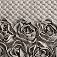 Narzuta welwetowa beżowa 170x210 cm zdobiona pasem róż 3D ROSES Eva Minge