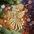Ozdoba choinkowa aniołek w stylu eko zdobiona delikatnymi drobinkami brokatu
