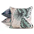 Poszewka na poduszkę 45x45 cm z tkaniny wodoodpornej kremowo, zielona idealna na taras oraz balkon z motywem egzotycznych liści GARDEN
