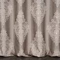 Zasłona szyta na tunelu beżowa z tkaniny w klasyczny wzór ornamentowy z drobnym błyszczącym akcentem