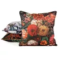 Poszewka na poduszkę 45x45 cm welwetowa kolor ciemnopomarańczowy, ciemnozielony z motywem malarskich kwiatów i estetyczną lamówką VELEVT 110