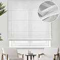 Roleta rzymska biała z miękkiej i połyskliwej tkaniny, wykończona obciążnikiem