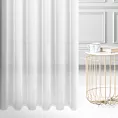 Firana szyta na taśmie 5 cm biała z miękkiej tkaniny o perłowym połysku, wykończona obciążnikiem