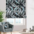 Roleta rzymska niebiesko czarna z miękkiej tkaniny typu blackout drukowanej we wzór botaniczny