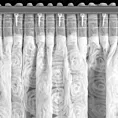 Zasłona biała z siateczki zdobiona różami 3D 140x270 cm taśma - ROSES1 Eva Minge