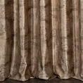 Zasłona szyta na flexach beżowo złocista z miękkiej, welwetowej tkaniny z nieregularnym wzorem i błyszczącym nadrukiem