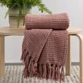 Koc 130x170 cm ciemnoróżowy tkany z frędzlami i wytłaczanym wzorem SUZI