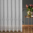 Firana szyta na taśmie fala biało srebrna z miękkiej w dotyku tkaniny typu aden, zdobionej kordonkową aplikacją