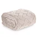 Koc flano 200x220 cm beżowy zdobiony wytłaczanym wzorem CARO Design 91