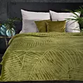 Koc 150x200 cm oliwkowy ze złotym nadrukiem z motywem liści bananowca LUNA