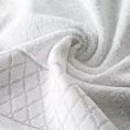 Ręcznik kąpielowy 50x90 cm bawełniany kolor biały zdobiony wzorem geometrycznym 500 g/m2 LAYLA