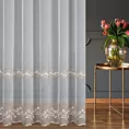 Firana szyta na taśmie 5 cm kremowa z matowej tkaniny ADEN z efektem deszczyku, zdobiona haftem roślinnym tworzącym dwa poziome pasy