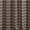 Zasłona szyta na tunelu brązowa z tkaniny o jodełkowym splocie z wzorem kraty