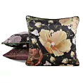 Poszewka na poduszkę 45x45 cm welwetowa, czarno miodowa zdobiona nadrukiem kwiatów i elegancką lamówką VELVET 115
