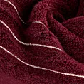 Ręcznik do rąk 30x50 cm bawełniany kolor bordowy zdobiony prążkami z błyszczącej nici 500 g/m2 LUNARI