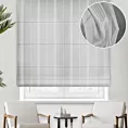 Roleta rzymska kremowo srebrna z matowej etaminy w pionowe, błyszczące pasy, wykończona obciążnikiem