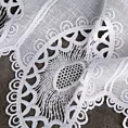 Tkanina firanowa zazdrostka zdobiona ażurowym haftem