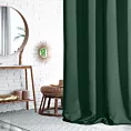 Zasłona zielona z gładkiej matowej tkaniny zaciemniającej 135x250 cm przelotka - BLACKOUT