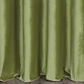 Zasłona szyta na taśmie 5 cm jasnozielona z tkaniny welwetowej w pionowe prążki, wykończona obciążnikiem