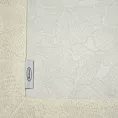 Obrus kremowy 145x400 cm LILIAN z delikatnym wzorem liści z tkaniny przeplatanej złotą nicią z elegancką podwójną listwą