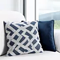 Poszewka na poduszkę 43x43 cm granatowo, kremowa  zdobiona szenilowym geometrycznym wzorem DALIA - kolekcja TOLEDO