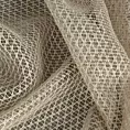 Firana szyta na taśmie 5 cm beżowa z siatki tkanej w drobny wzór, przetykanej błyszczącą nicią, wykończona obciążnikiem Italissima Eva Minge