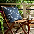 Poszewka na poduszkę 45x45 cm z tkaniny wodoodpornej granatowo, biała idealna na taras oraz balkon w stylu marynistycznym GARDEN