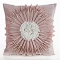Poszewka na poduszkę 45 x 45 cm z welwetu kolor pudrowo, kremowy zdobiona dużym kwiatem 3D FLORES 3
