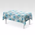 Obrus szyty KIMBERLY biało niebieski z miękkiej tkaniny typu blackout drukowanej w egzotyczne liście
