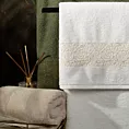 Ręcznik kąpielowy 50x90 cm bawełniany kolor kremowy zdobiony wytłaczanym motywem róż z dodatkiem błyszczącej nici IRIS