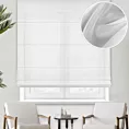 Roleta rzymska biała z miękkiej tkaniny o lekkim splocie i delikatnym połysku, wykończona obciążnikiem