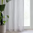 Firana biało, srebrna o strukturze siatki z efektem bukli z błyszczącą nicią 140x260 cm przelotka MAJA