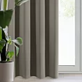 Zasłona ciemnobeżowa zaciemniająca gładka półmatowa 135x250 cm przelotka - LOGAN