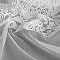 Firana szyta na tunelu biała z tkaniny typu aden z efektem delikatnego deszczyku, zdobionej haftem łańcuszkowym we wzór ornamentowy
