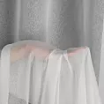 Firana szyta na taśmie 5 cm biała z delikatnej tkaniny z efektem deszczyku, wykończonej obciążnikiem