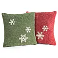 Poszewka na poduszkę 40x40 cm świąteczna z filcu i zielono biała zdobiona aplikacją w śnieżynki