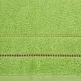 Ręcznik kąpielowy 50x90 cm bawełniany kolor jasnozielony z kontrastującymi paseczkami 500 g/m2 SUZI