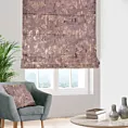 Roleta rzymska pudrowo różowo złocista z tkaniny welwetowej zdobionej połyskującym drukiem