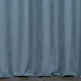 Zasłona szyta na taśmie 5 cm ciemnoniebieska z miękkiej, matowej tkaniny w drobny geometryczny wzór