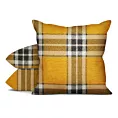Poszewka szyta musztardowo naturalna z grubej, szenilowej tkaniny w elegancką kratę