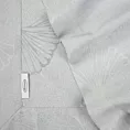Obrus szary 145x350 cm DIANA zdobiony żakardowym wzorem liści miłorzębu i ozdobna kantą