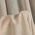 Firana szyta na taśmie 5 cm beżowa z delikantej, lejącej tkaniny z efektem deszczyku w postaci pionowych, nieregularnych linii, wykończona obciążnikiem
