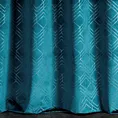 Zasłona szyta na taśmie 5 cm ISMENA ciemnoturkusowa z tkaniny welwetowej z geometrycznym błyszczącym nadrukiem