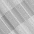 Tkanina firanowa etamina przypominająca len, z poziomymi pasami przetykanymi srebrną nitką, o gęstym splocie, wykończona obciążnikiem