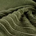 Ręcznik kąpielowy 50x90 cm kolor zielony zdobiony prążkami z błyszczącej nici 500 g/m2 LUNARI