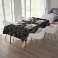 Obrus szyty czarno złocisty z grubej, welwetowej tkaniny, zdobiona delikatnie połyskującym nadrukiem