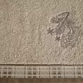 Ręcznik kąpielowy świąteczny 70X140 cm bawełniany kolor jasnobeżowy z żakardową bordiurą w kratę i haftem z szyszkami 480 g/m2 HOLLY