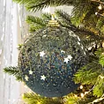 Bombka choinkowa zdobiona brokatem, koralikami i cekinami