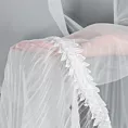 Firana biała z drobnej siateczki zdobiona plisowaniem i koronką 140x250 cm przelotka - HANA