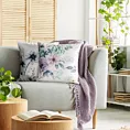 Poszewka na poduszkę 45x45 cm welwetowa biało, fioletowa zdobiona nadrukiem kwiatów MINK